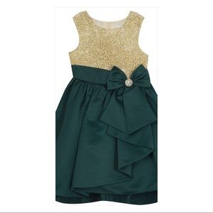 Macy green emerald and gold dress perfect for the holiday size 5T
